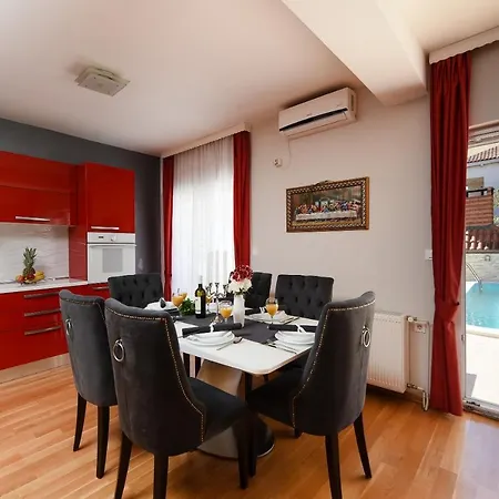 Family-friendly With Swimming Pool - Diklo, - 16493 アパート ザダル