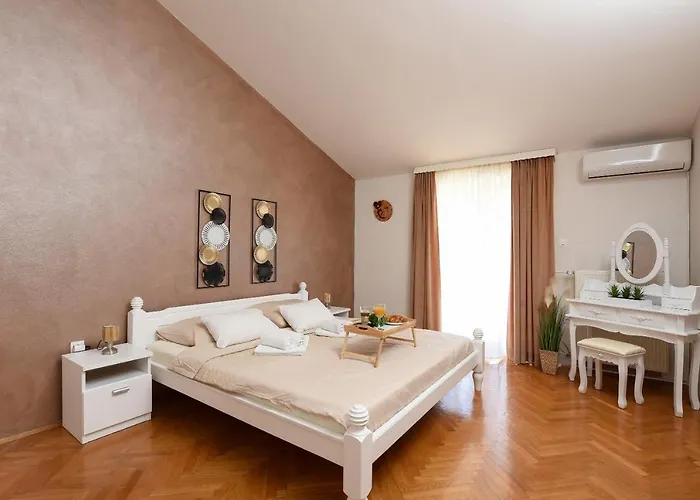 Family-friendly With Swimming Pool - Diklo, - 16493 Zadar
